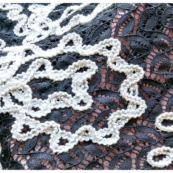 Objects D'Art Shell Top Woman Size 1X Black Lace Semi Sheer White Embroidery - Picture 4 of 4